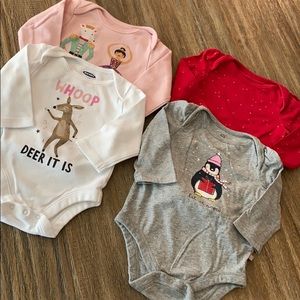 4 holiday onesies and 2 pants 3-6 month